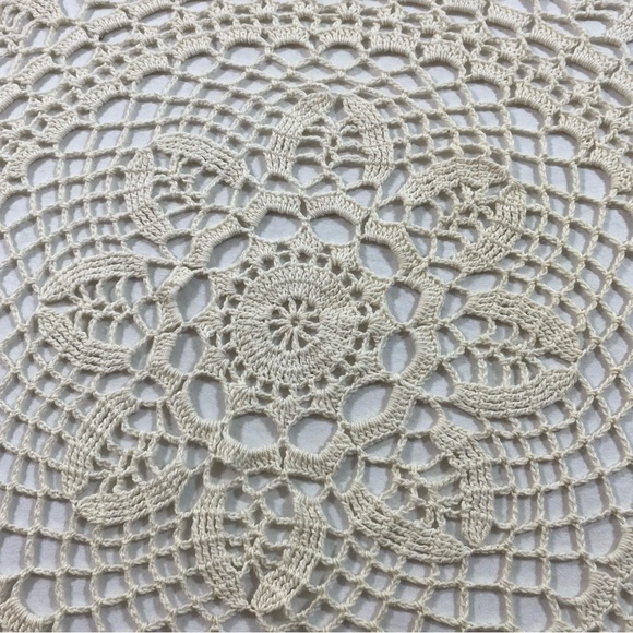 Doily Handmade Boho vintage Crochet Doily Table Cloth Round scalloped Grandma - Picture 5 of 10